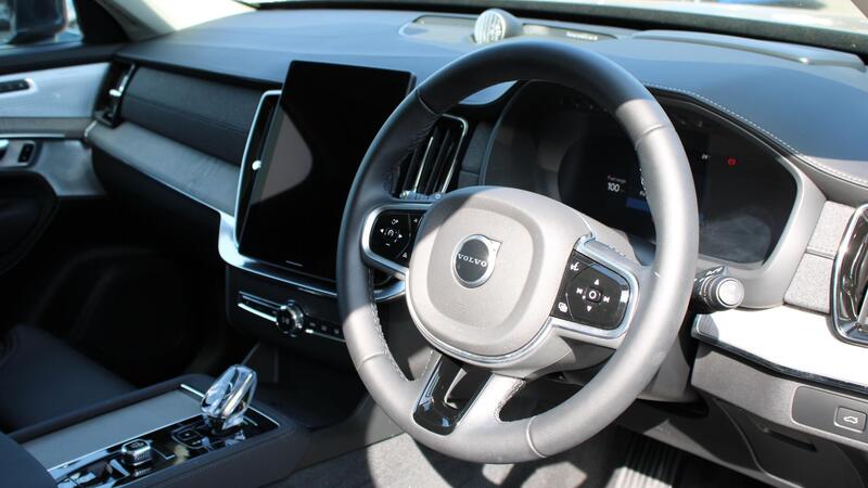 Volvo XC90 view 4