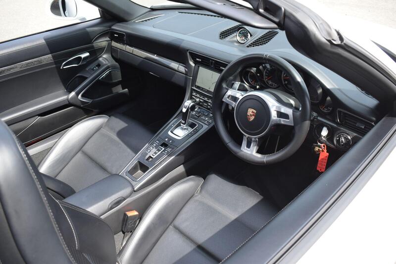 Porsche 911 view 3