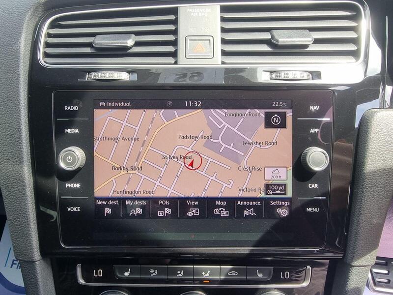 Volkswagen Golf view 3