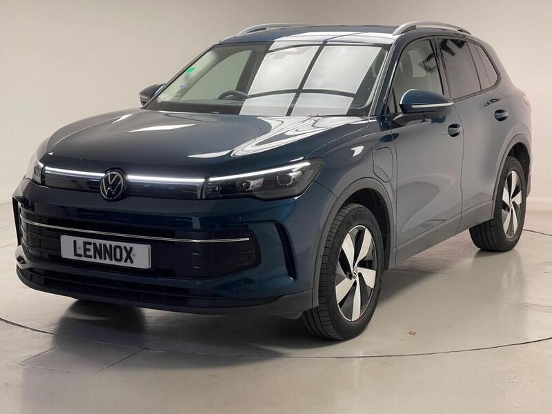 Volkswagen Tiguan view 3