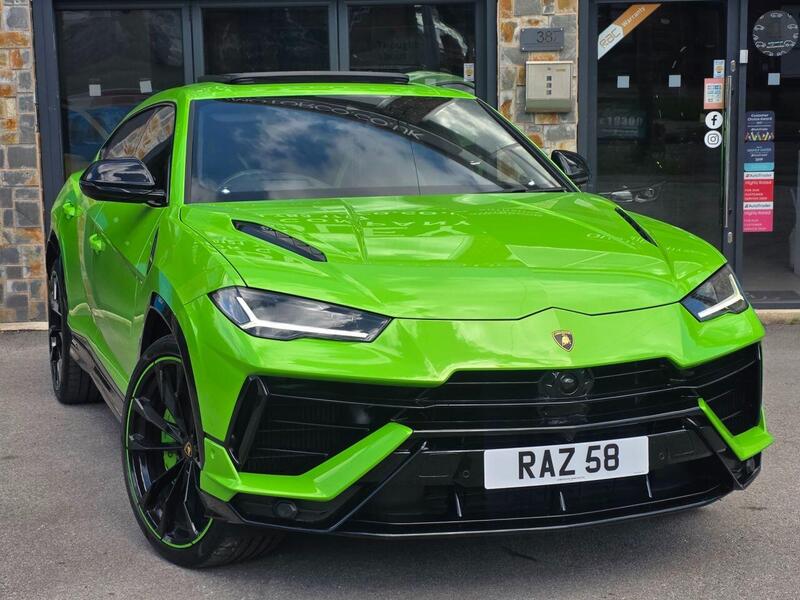 Lamborghini Urus view 5