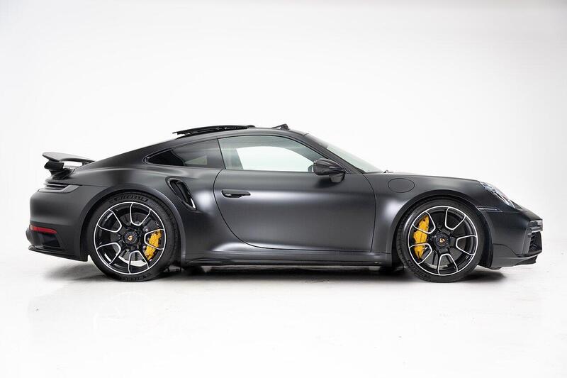 Porsche 911 view 6