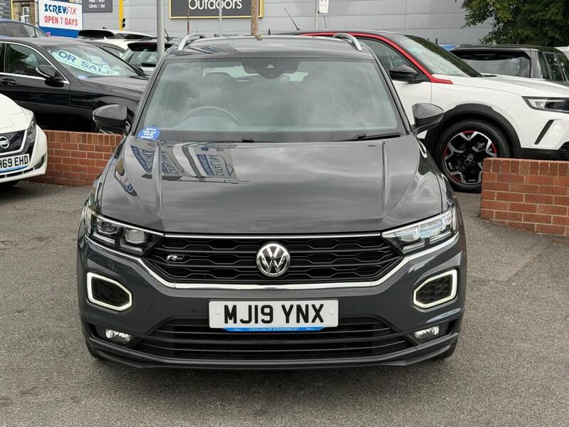 Volkswagen T-Roc view 2