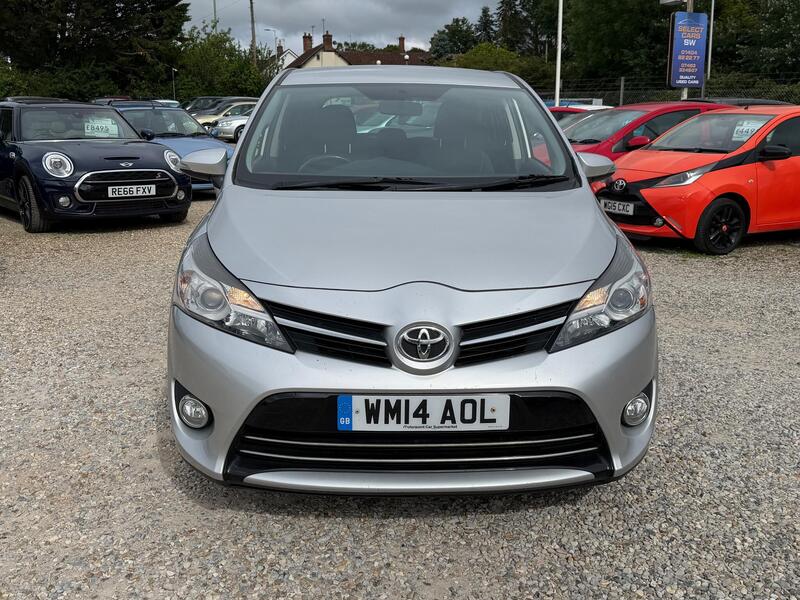 Toyota Verso view 4