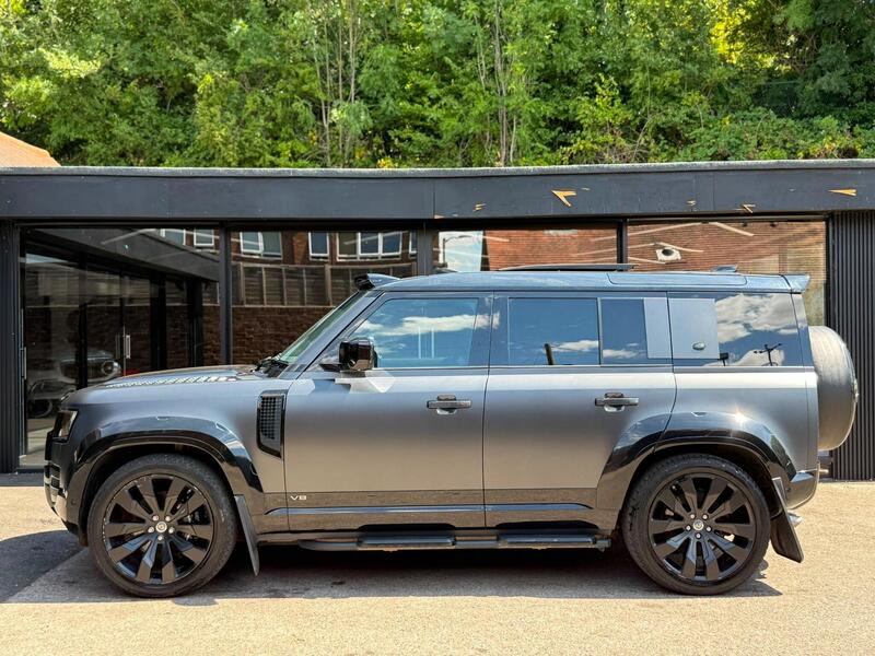 Land Rover Defender 110 view 5