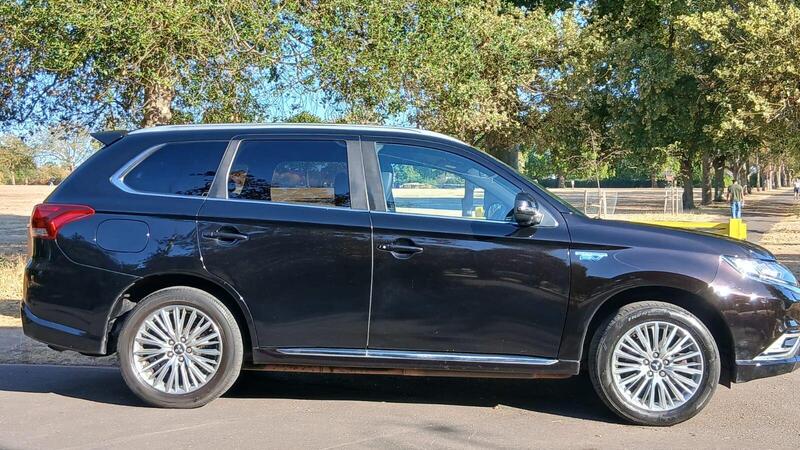 Mitsubishi Outlander view 2