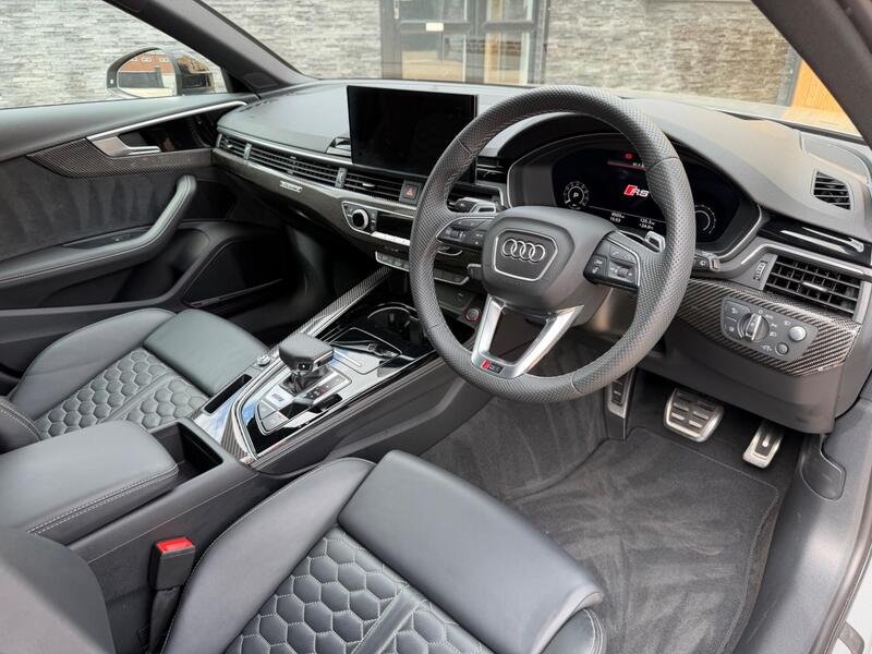 Audi RS4 Avant view 2