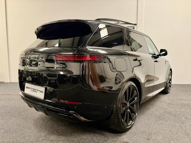 Land Rover Range Rover Sport view 4