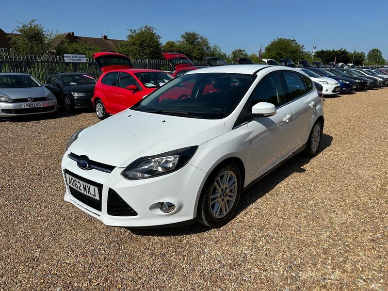 Ford Focus view 3