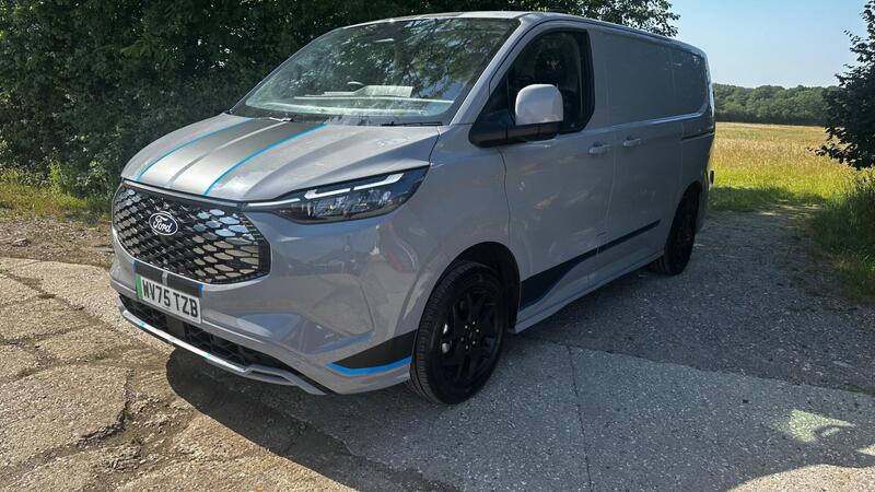 2025 Ford E-Transit Custom — photo 3