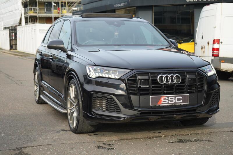 Audi Q7 view 6