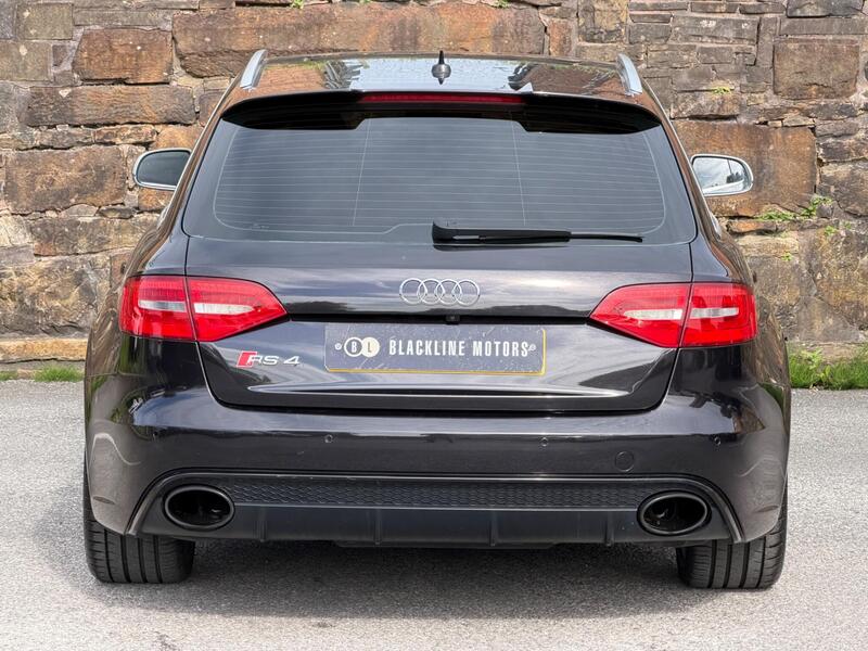 Audi RS4 view 5