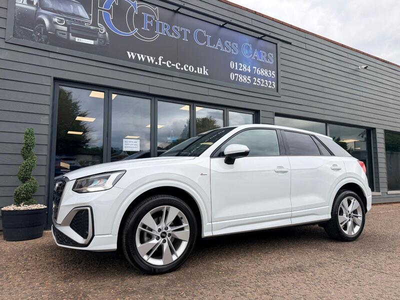 Audi Q2 view 5
