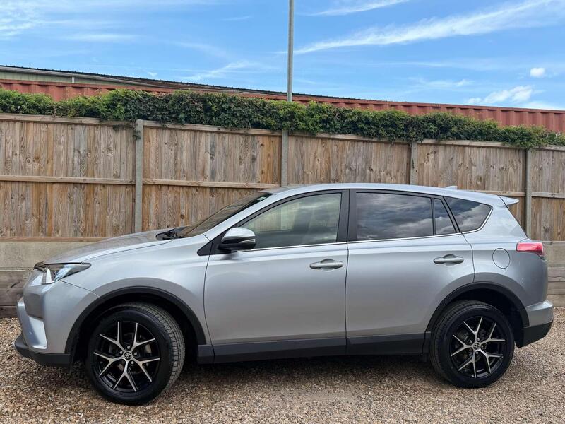 Toyota Rav4 view 5
