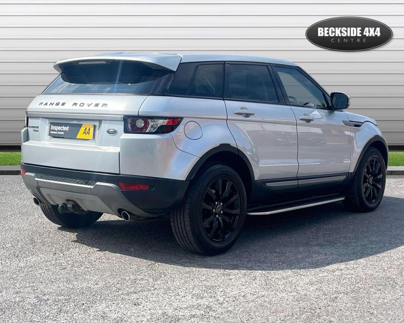Land Rover Range Rover Evoque view 3