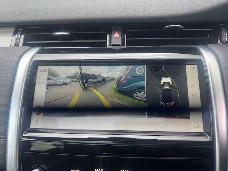 Land Rover Discovery Sport view 4