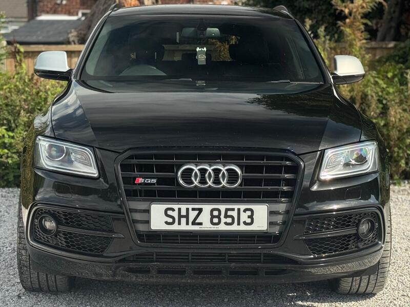 Audi SQ5 view 4