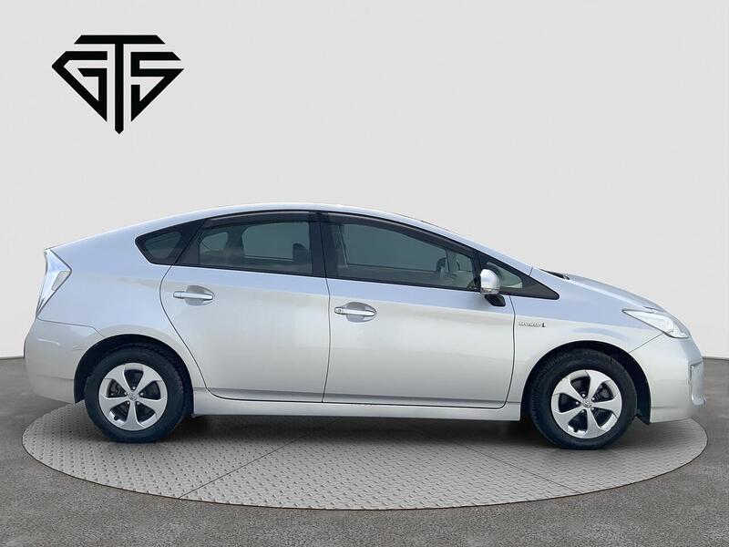 Toyota Prius view 2