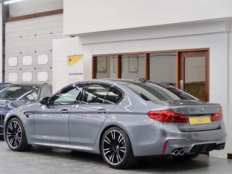 BMW M5 view 3