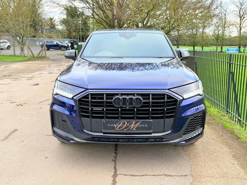 Audi Audi Q7 view 2