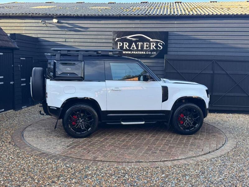 Land Rover Defender 90 view 7