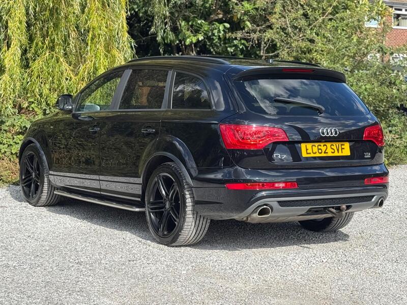 Audi Q7 view 6