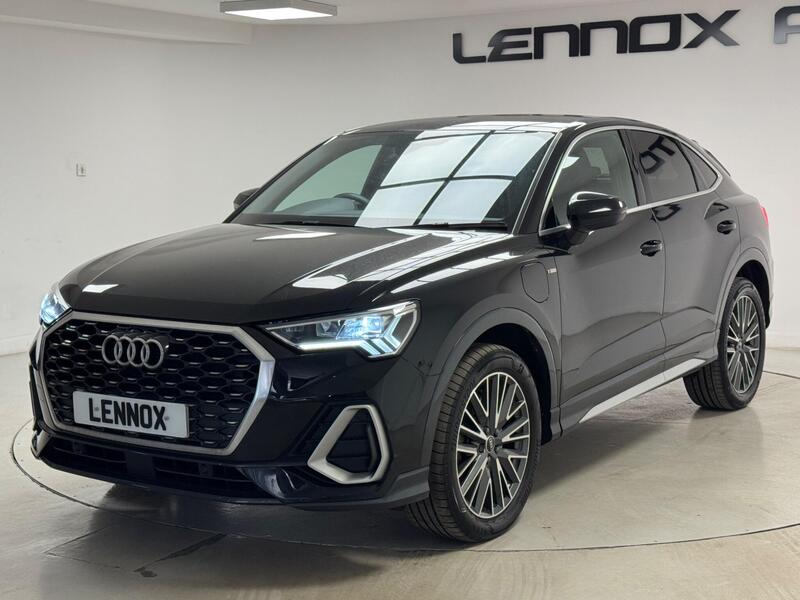 Audi Q3 view 3