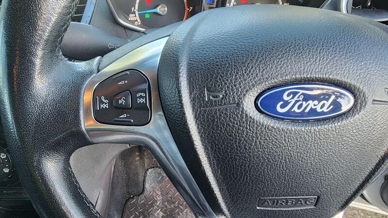 2015 Ford Fiesta — photo 33
