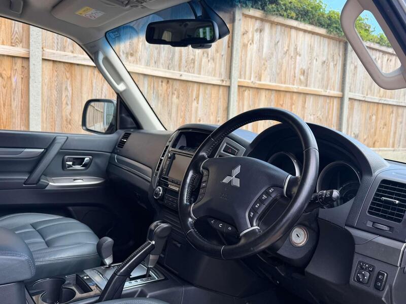 Mitsubishi Shogun view 2