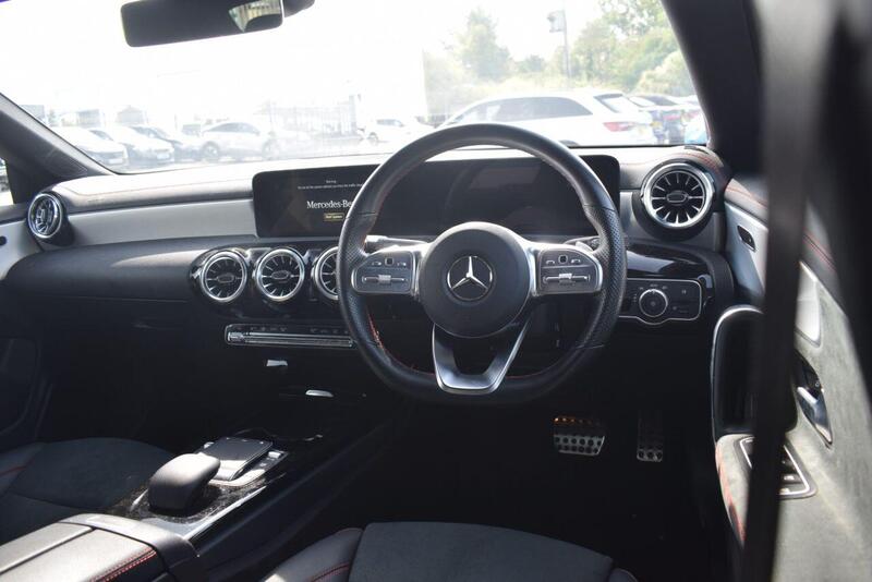 Mercedes-Benz Mercedes-Benz CLA view 3