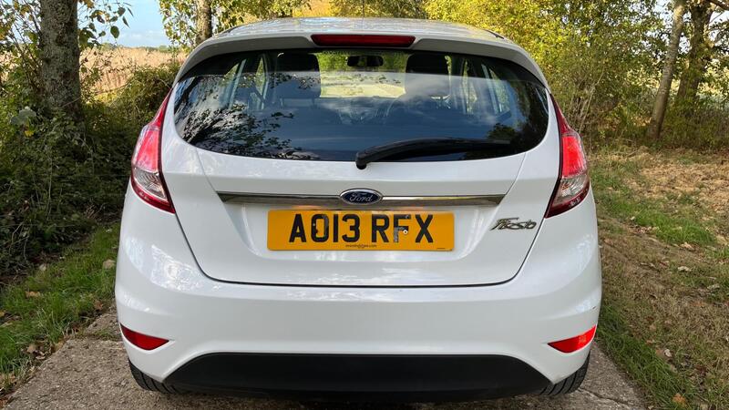 2013 Ford Fiesta — photo 10