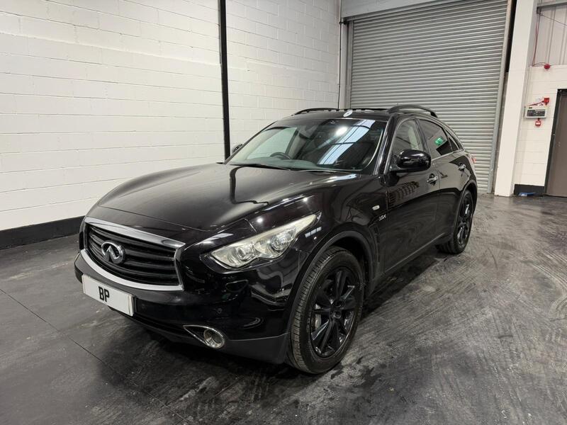 Infiniti QX70 view 3