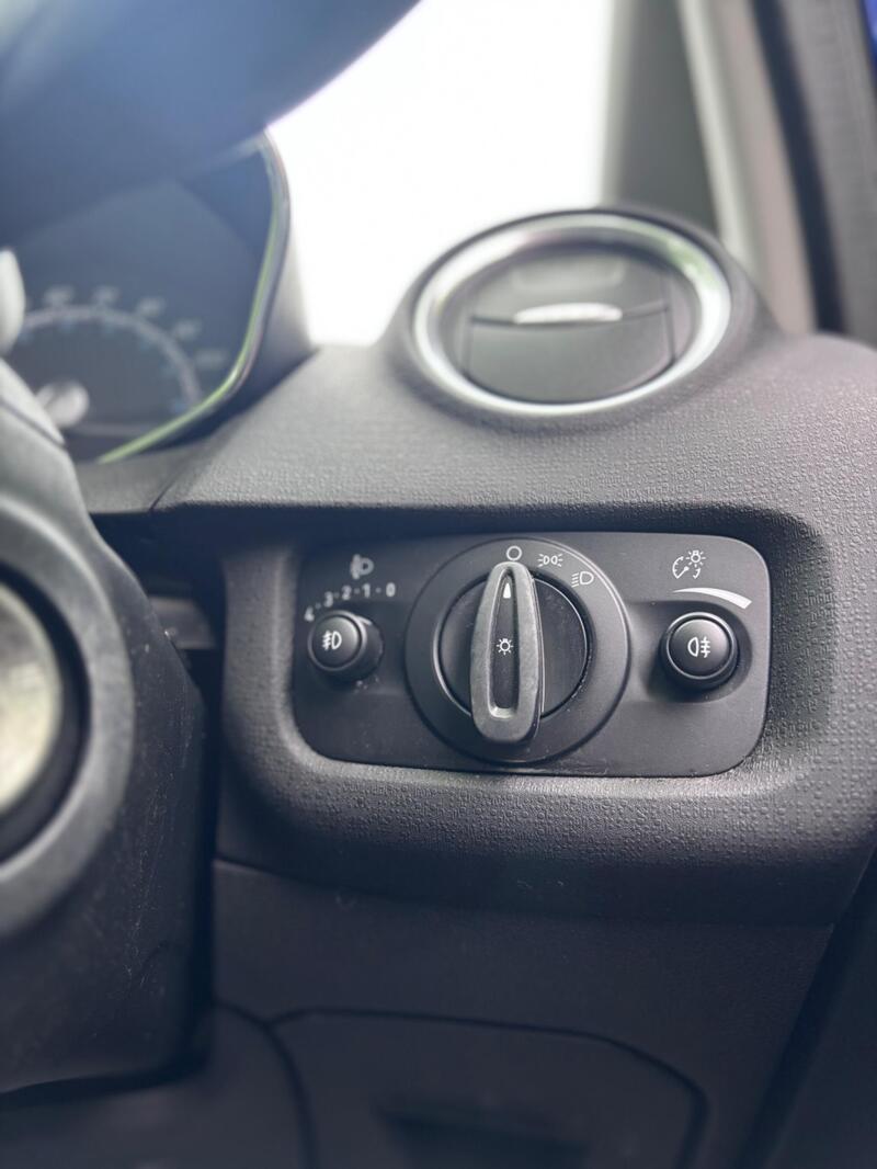 2014 Ford Fiesta — photo 18