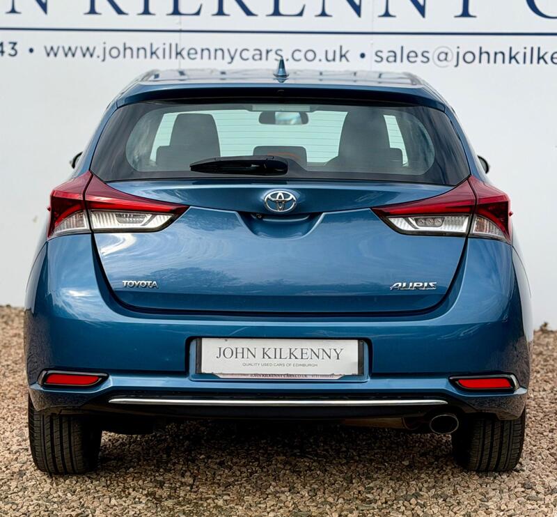 Toyota Auris view 5