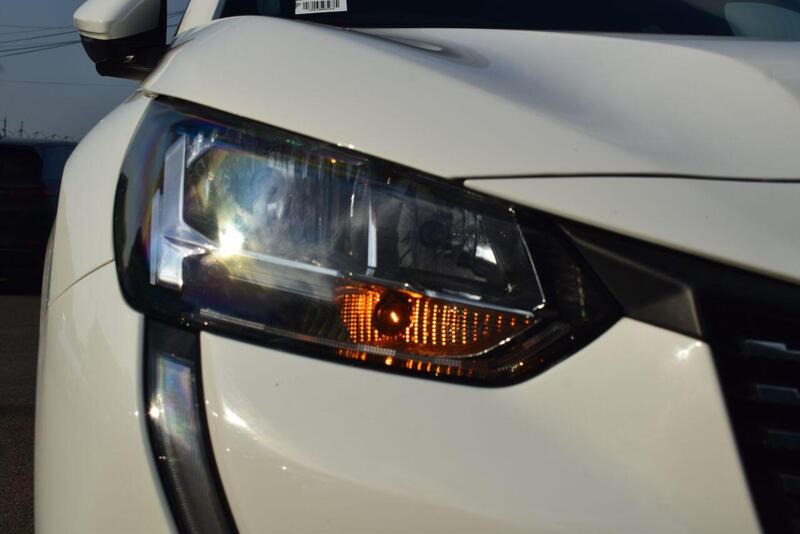 Peugeot 208 view 7