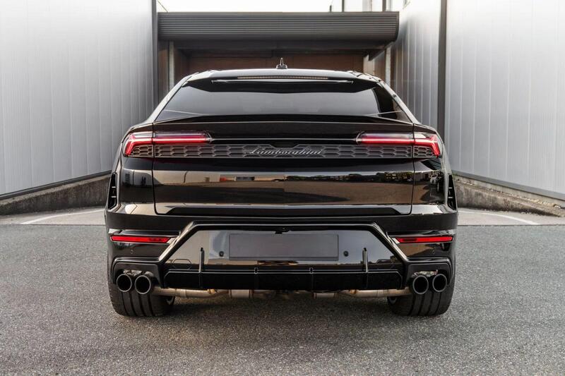 Lamborghini Urus view 4