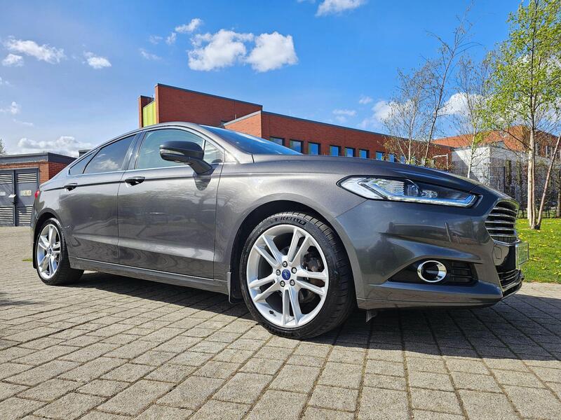 Ford Mondeo view 3