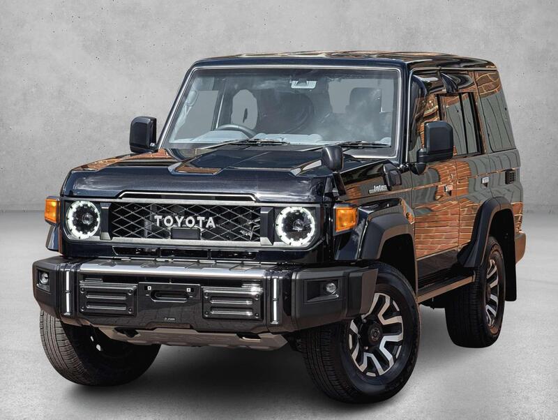 Toyota Land Cruiser view 3