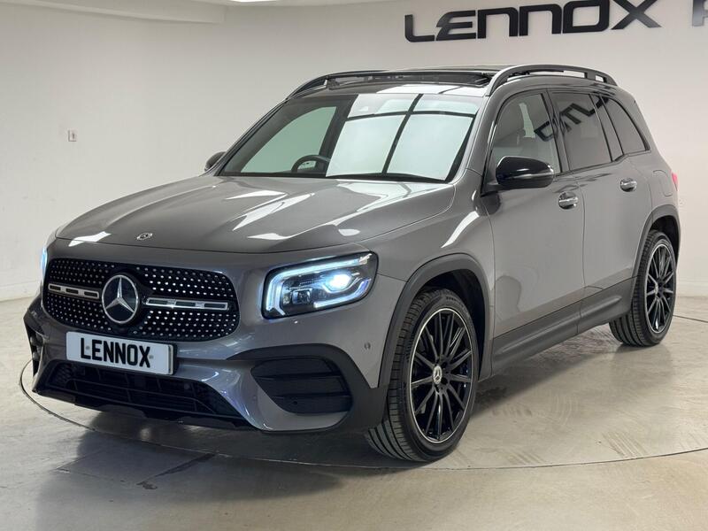 Mercedes-Benz Mercedes-Benz GLB view 3