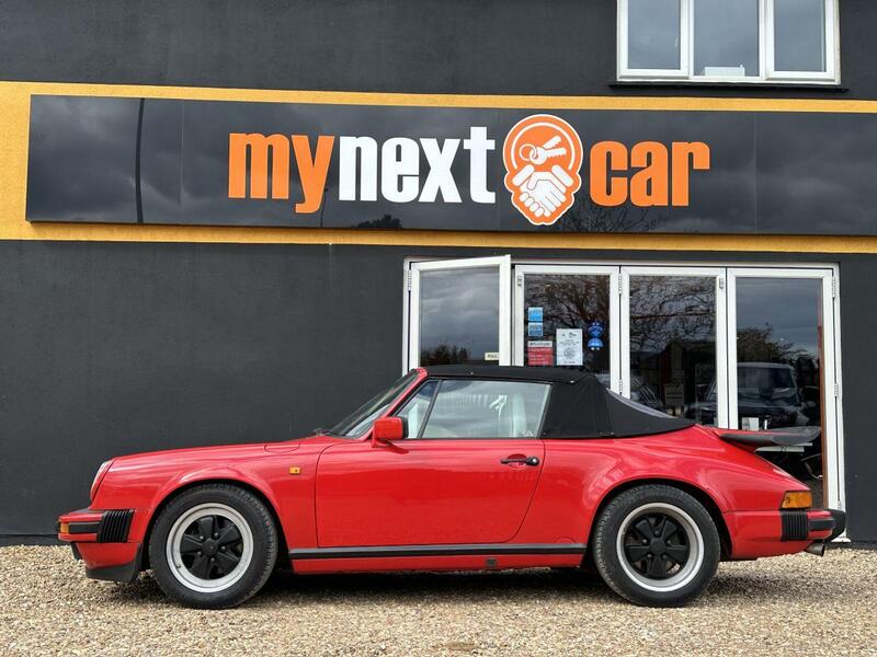 Porsche 911 view 7