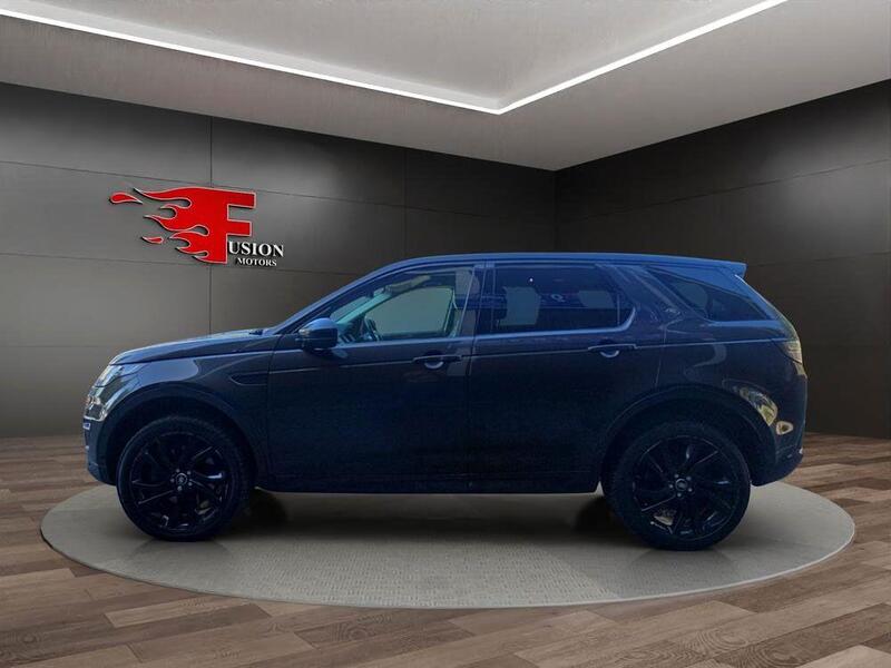 Land Rover Discovery Sport view 4