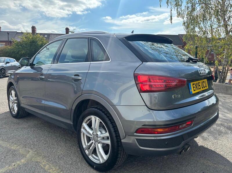 Audi Q3 view 3