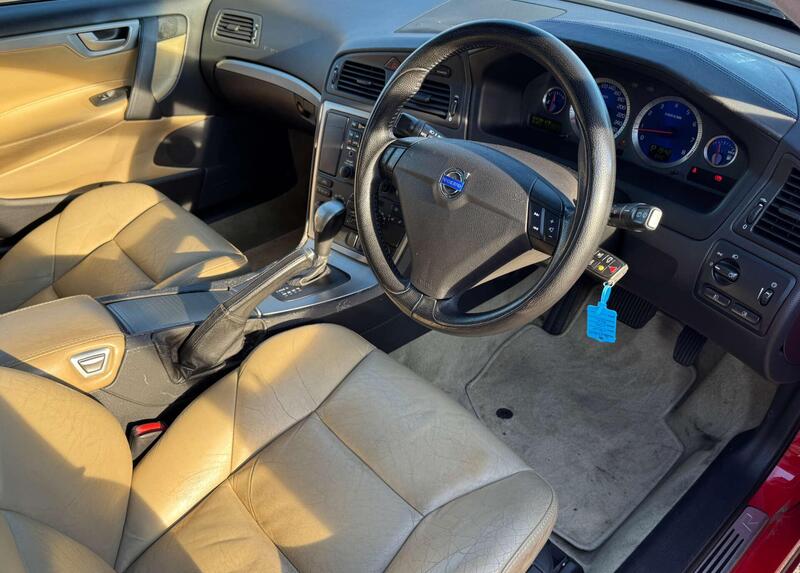 Volvo V70 view 2