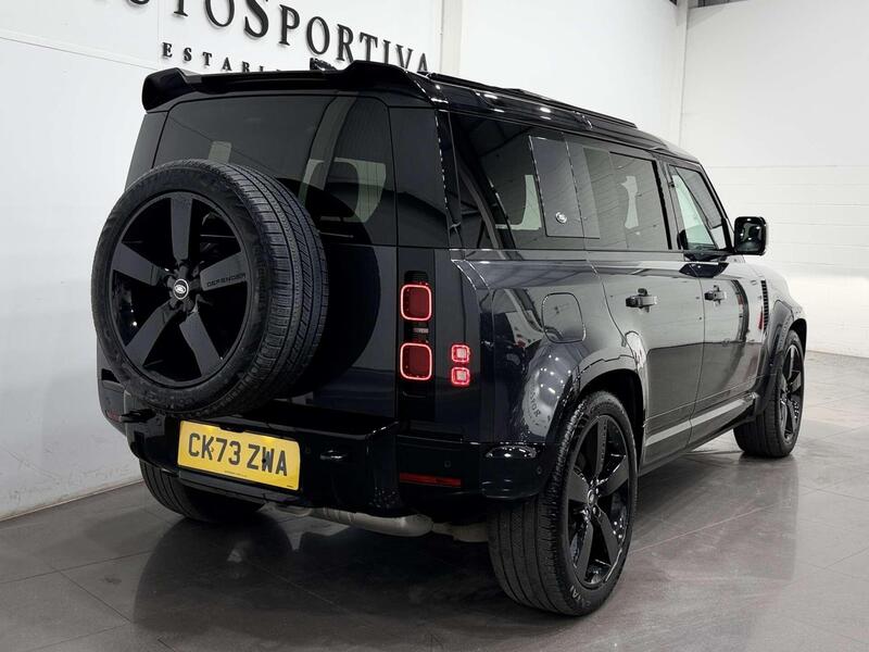 Land Rover Defender view 4