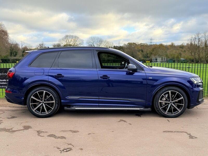 Audi Audi Q7 view 4