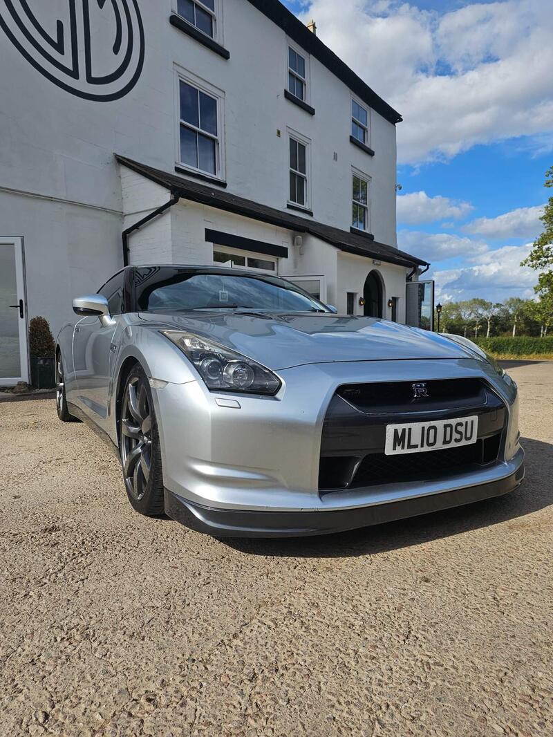 Nissan GT-R
