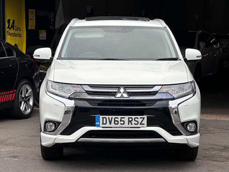 Mitsubishi Outlander view 3