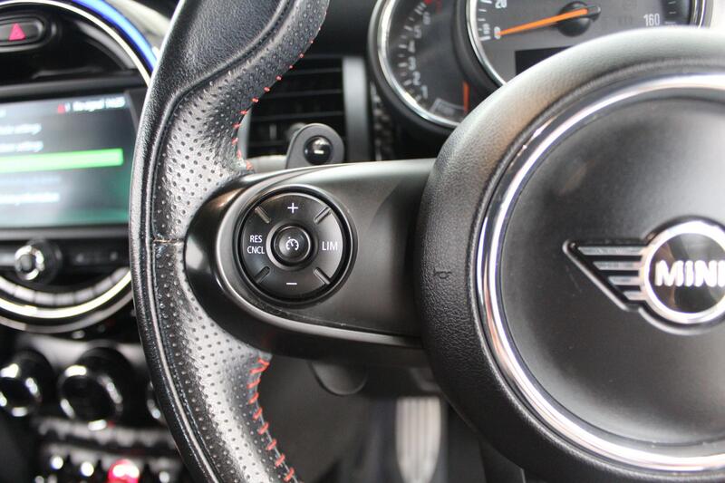 2019 MINI Hatch in Blue — image 21 of 71