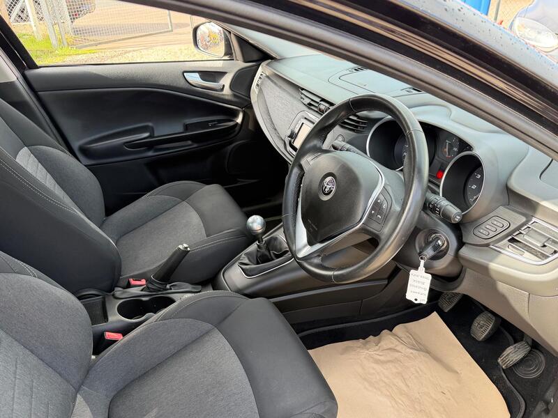 Alfa Romeo Giulietta view 3