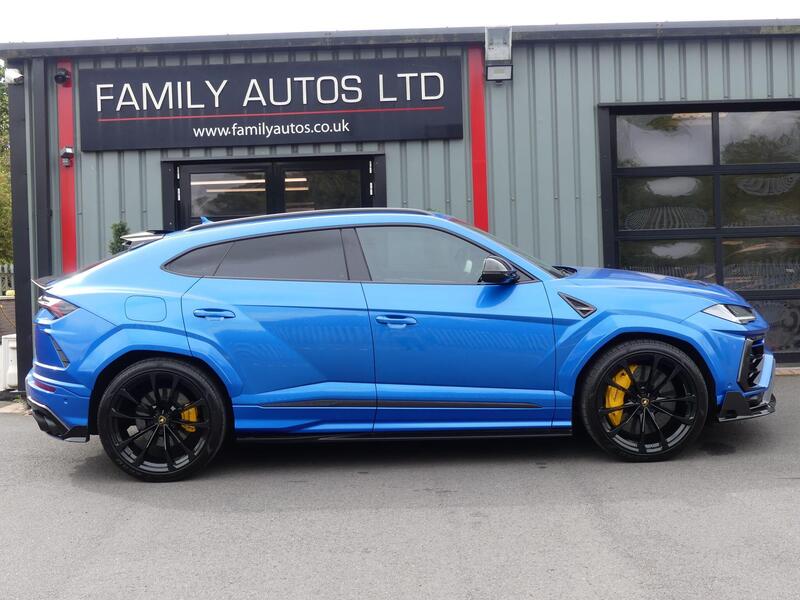 Lamborghini Urus view 6